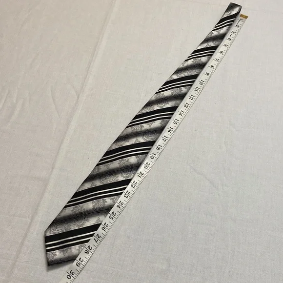 Krimson By Kwame Mens Black & Gray 100% Silk Hand Made Luxury Mens Tie -EUC